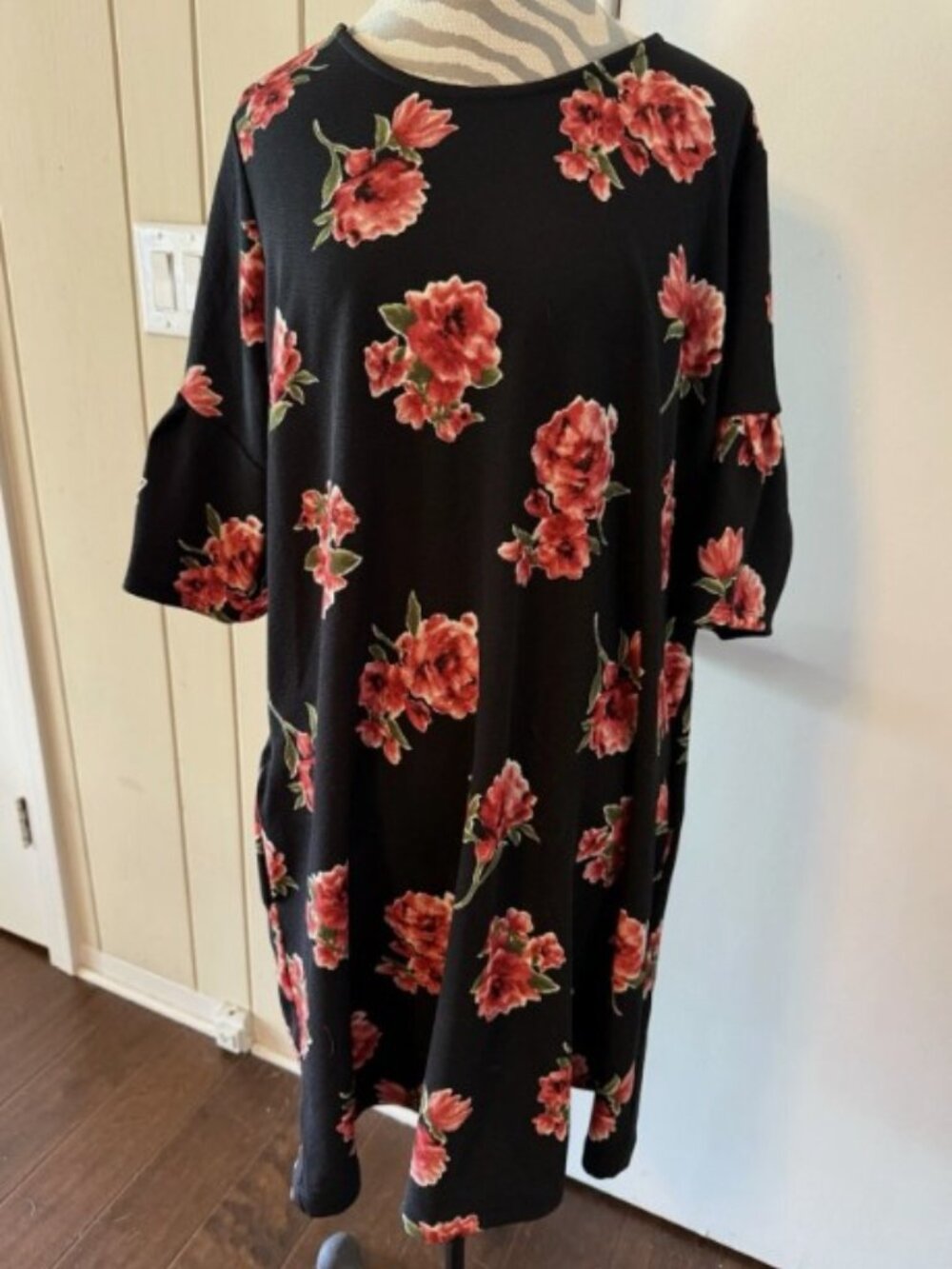 Agnes & Dora Adams Shift Dress with pockets, Floral Print, size Large. NWT